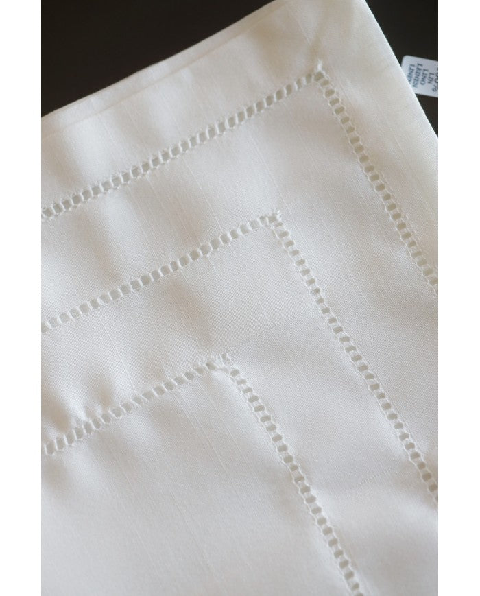Runner ricamato con orlo a giorno 40x135 art 4019