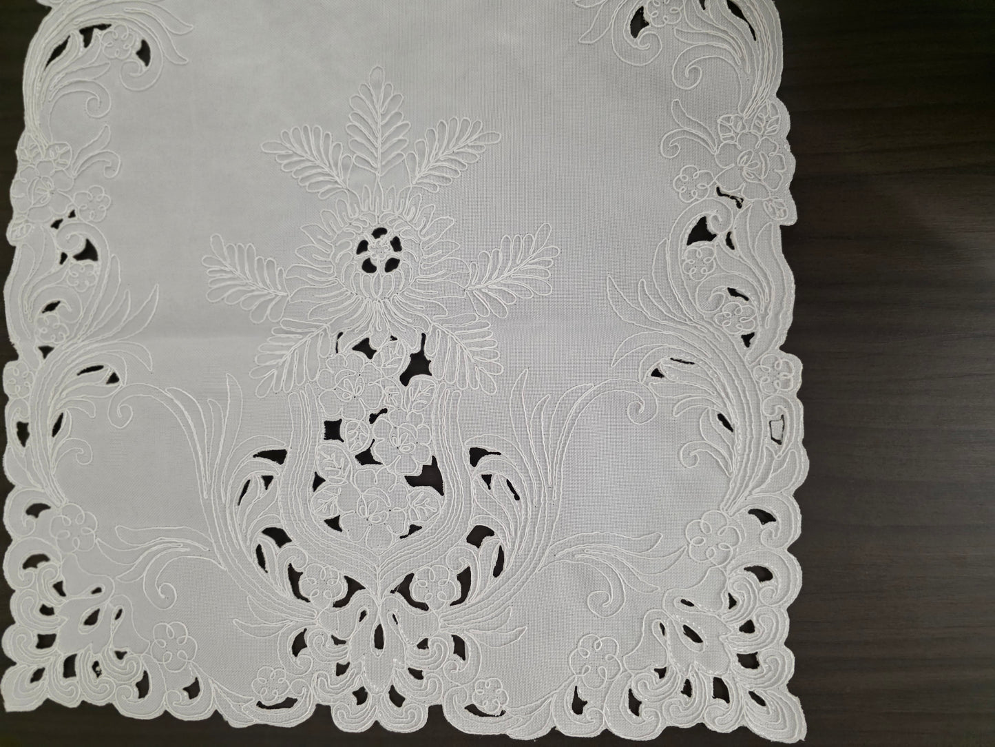 Runner intagliato 40x135 cm.         art 7752