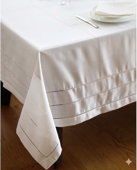 Servizio da tavola bianco con orlo a giorno 180x270 e 12 tovaglioli