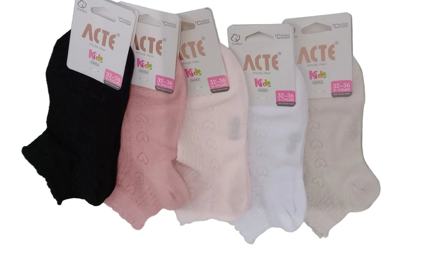 Calzini corti bimba set 3 paia assortiti.